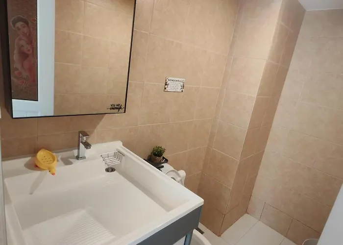The Fyangz Luxe Staycation Near Anjo World * Cebu